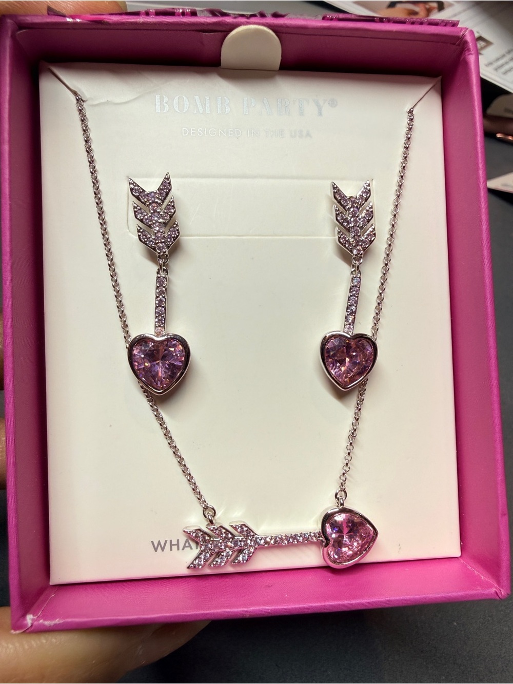 Bomb Party - LOVESTRUCK CUPID Pink Heart Arrow Necklace & Earrings Set - Picture 1 of 3